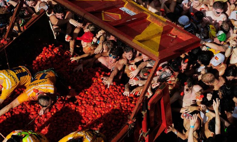 Photo of Томатина в Испании: самое красочное событие лета