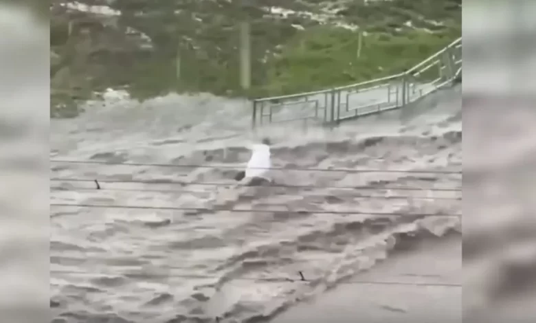 Photo of Подтопление улиц во время ливня в Санкт-Петербурге