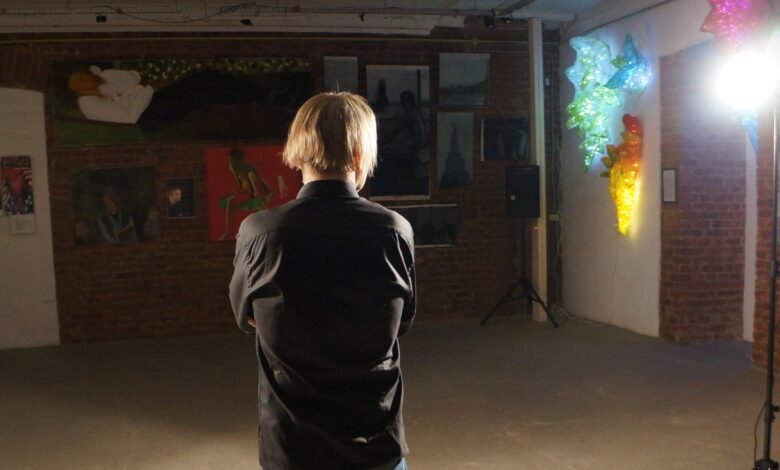 Photo of Тюмень: местные художники представили выставку современного искусства